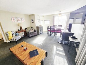 Sweet Stowe Getaway: 2BR Condo w/ Pool, Hot Tub! (5343)