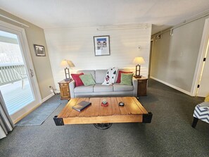 Sweet Stowe Getaway: 2BR Condo w/ Pool, Hot Tub! (5341)