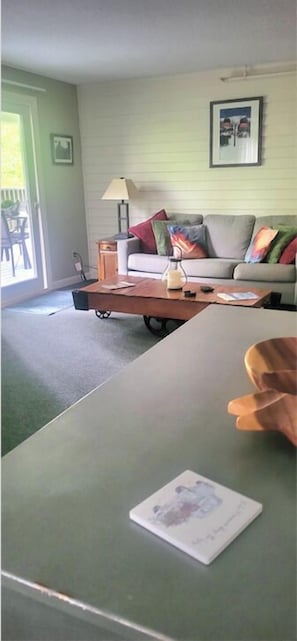 Sweet Stowe Getaway: 2BR Condo w/ Pool, Hot Tub! (5572)