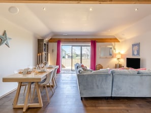 Open plan living space | Orchard Barn, Thurlton
