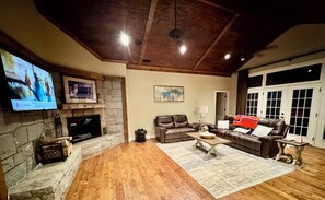 Living Room - Plenty of Comfortable Seating & Woodburning Fireplace