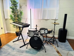 Ludwig QuestLove ‘Cafe’ drum set w/ Alesis 61-key Keyboard and Bose PA system. 