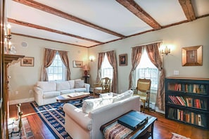 Curl up & unwind in the welcoming living room with your favorite tunes