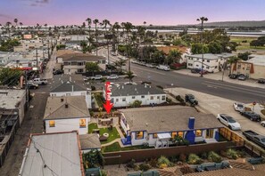 Centrally located, close to bars, restaurants, cafes and just 2.5 blocks to the beach!