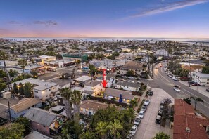 Centrally located in Ocean Beach! Close to the beach, shops, restaurants, bars, and everything else San Diego has to offer! 