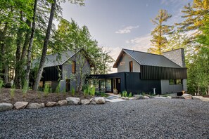 The cottage is easily accessible with any vehicle - the gravel driveway can accommodate 5+  vehicles