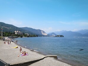 Water, Body Of Water, Mountainous Landforms, Coast, Coastal And Oceanic Landforms, Mountain, Hill, Bank, Sea, Beach