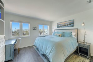 KING PRIMARY BEDROOM W/GULF VIEWS