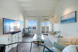OPEN LIVING AREAS, TASTEFUL INTERIOR, AND PRIVATE BALCONY