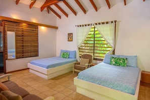 Room 1: 2 queen beds
