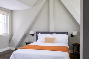 Bedroom with queen size bed
