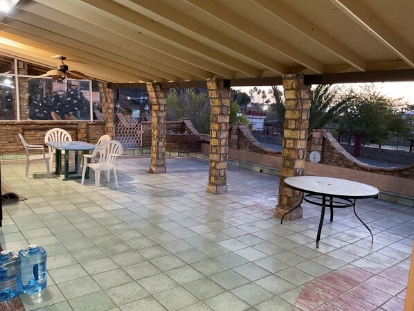 Over 600 sq ft 5