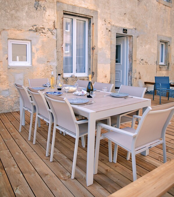 Outdoor dining