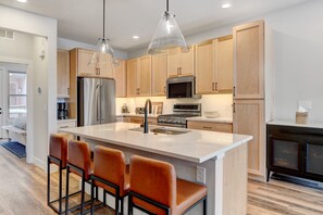 Large Kitchen With Island Dining Seating for 4