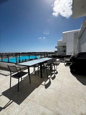 Private outdoor patio, perfect for special occasions like birthday party.
