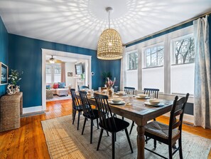 Coastal charm meets cozy comfort.  This dining room is a dream! ✨ #homedecor