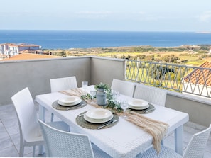 Furniture, Table, Chair, Kitchen & Dining Room Table, Flooring, Interior Design, Floor, Sea, Coffee Table, Outdoor Furniture