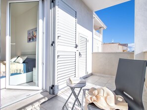 Apartment, Boat, Watercraft, Marina, Condominium, Balcony, Port, Harbor, Hotel, Boats And Boating--Equipment And Supplies
