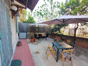 Outdoor dining