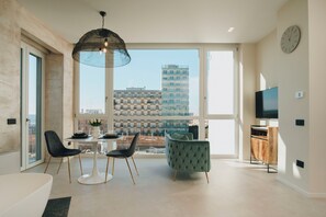 Suite 8 (2)