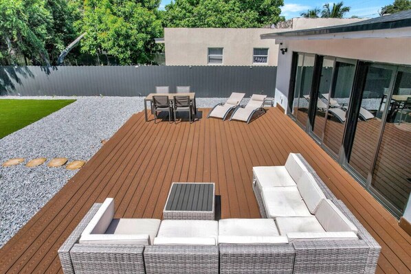Outdoor dining