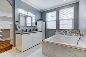 Principle en suite bathroom with double massaging airbath