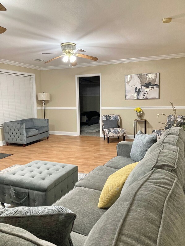 Livingroom with additional seating and queen sofa bed.
