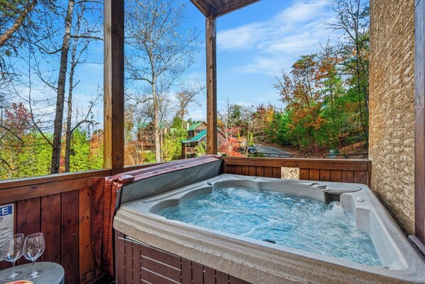 Outdoor spa tub