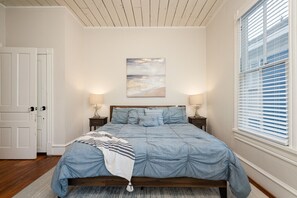 Luxurious King Bed in the Front House – Indulge in a restful night’s sleep on the king bed in the front house, with soft, plush bedding and plenty of space to stretch out and unwind.
