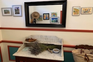 Enter into an entree, filled with paintings made by artists who stayed here