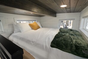 loft queen bed