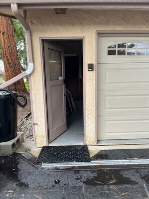 Separate, private entrance for upstairs apartment