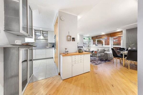 A stylish, well-appointed kitchen perfect for preparing delicious meals.