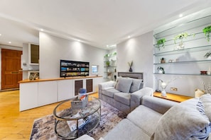 Relax in this beautifully designed living room, complete with soft furnishings.