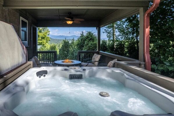 Outdoor spa tub