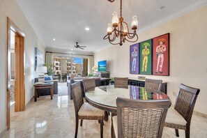 Dining area pic #2