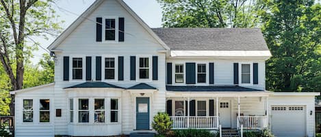 North Woodstock Vacation Rental | 7BR | 5BA | 3,595 Sq Ft | Stairs to Access
