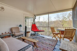 Screened-In Porch