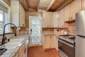 Kitchen | 1st Floor | Dishwasher