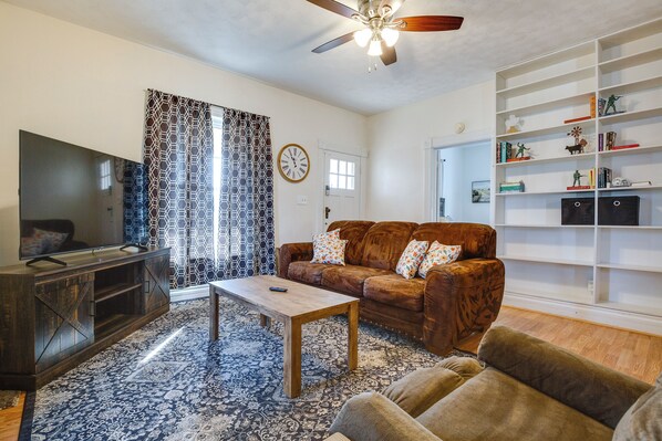 Junction City Vacation Rental | 2BR | 1BA | 980 Sq Ft | 4 Steps to Enter