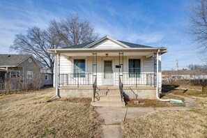 Exterior | Parking | Carport (2 Vehicles) | Street