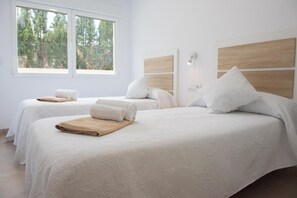 Bedroom with two single beds