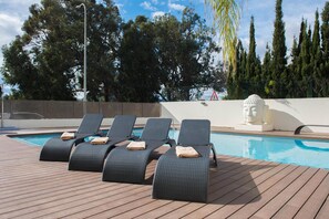 Chaises longues