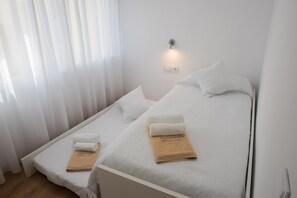 Bedroom with two single beds