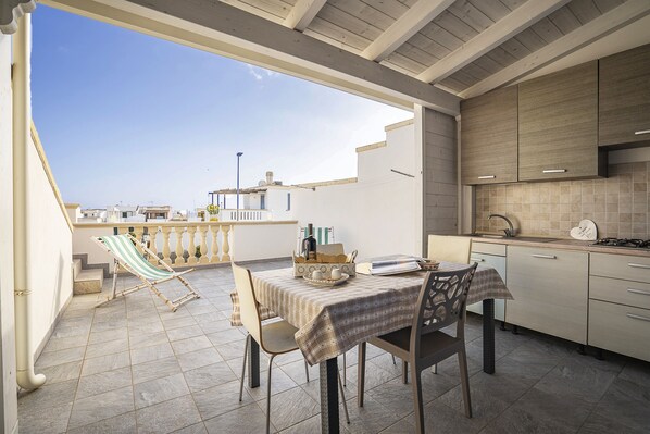 Outdoor kitchen