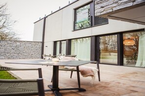 Stugans exteriör [sommar]