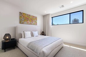 MASTER BEDROOM FEATUREING ENSUITE AND WIR