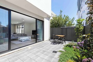 courtyard (also features small webber Q)