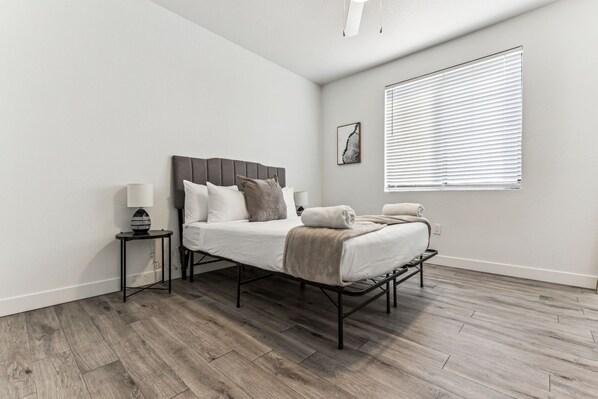 CozySuites Glendale by the stadium w/ pool! 27