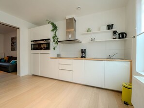 Interior Design, Flooring, Möbel, Wand, Fussboden, Holzboden, Holz, Cabinetry, Countertop, Küche